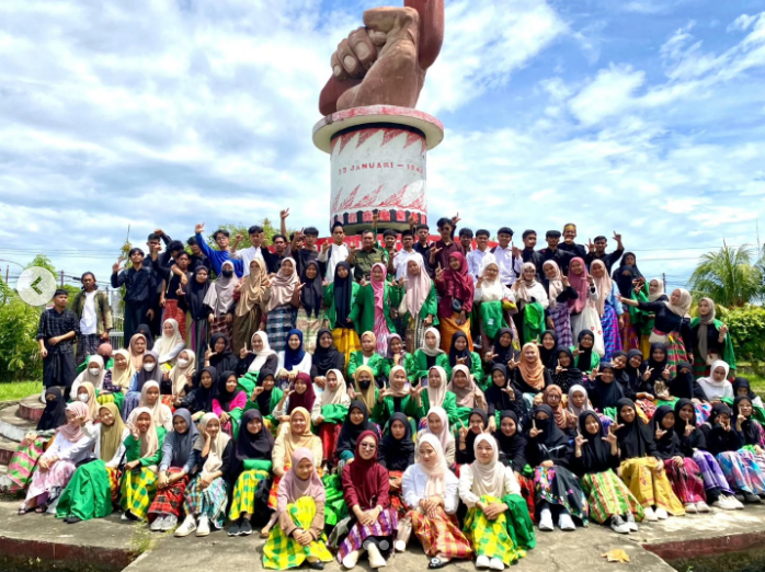 Tanamkan Kecintaan pada Kearifan Lokal, Mahasiswa Prodi PAI berkunjung ke Istana Kedatuan Luwu